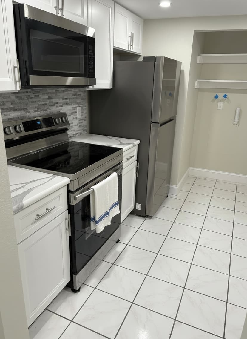 2BR/2BA Spacious Condo - Image 5