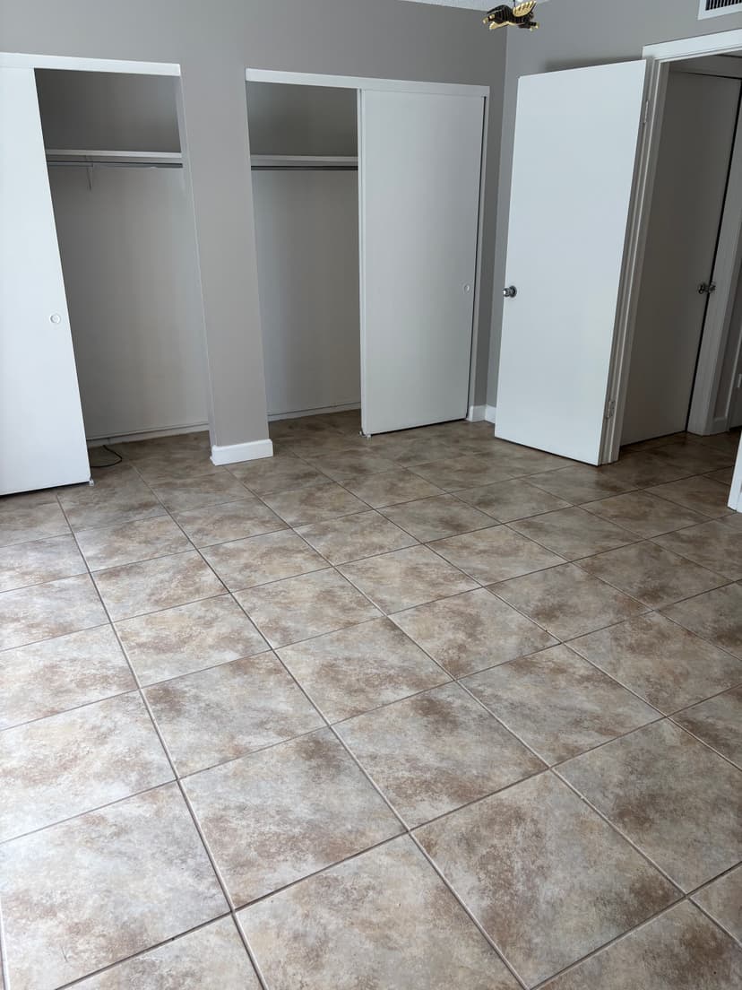 1BR/1BA Waterfront Condo - Image 3