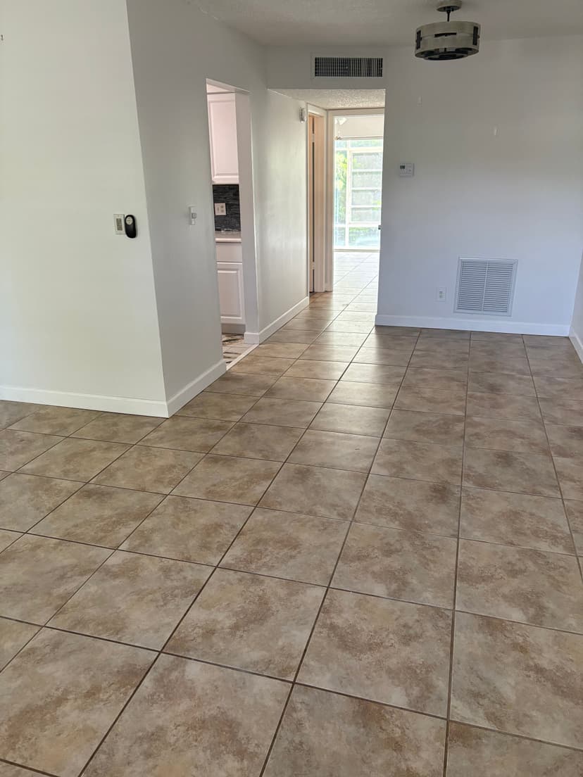 1BR/1BA Waterfront Condo - Image 4