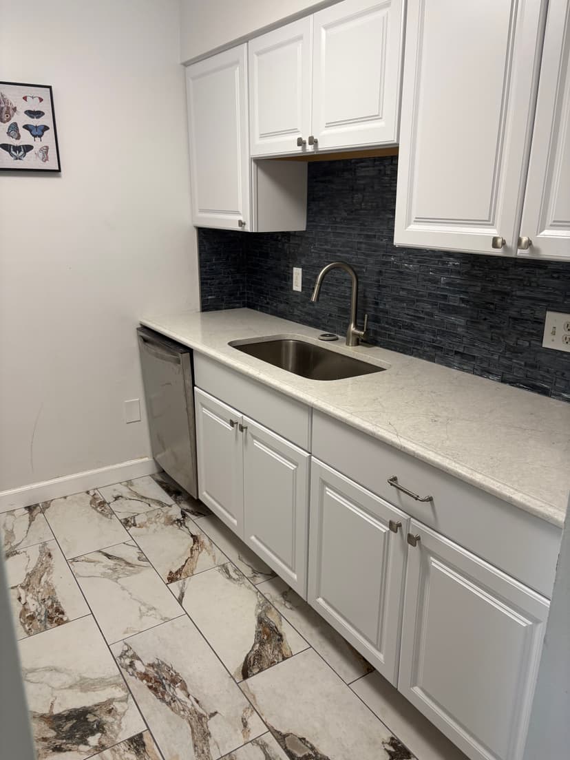 1BR/1BA Waterfront Condo - Image 6