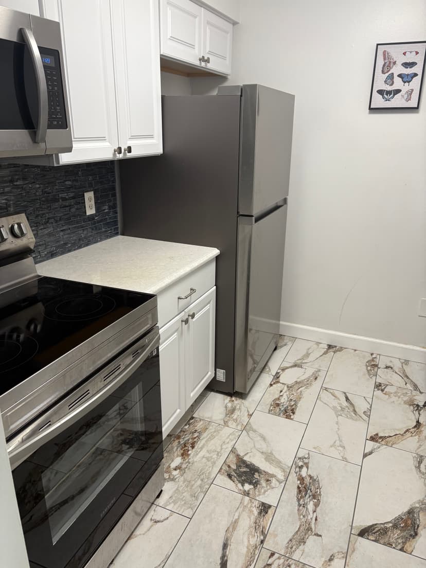 1BR/1BA Waterfront Condo - Image 7