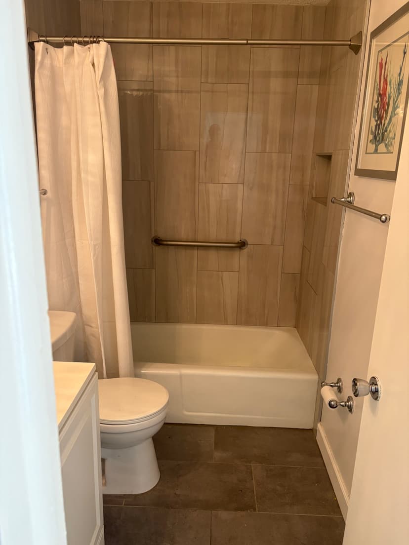 1BR/1BA Waterfront Condo - Image 8