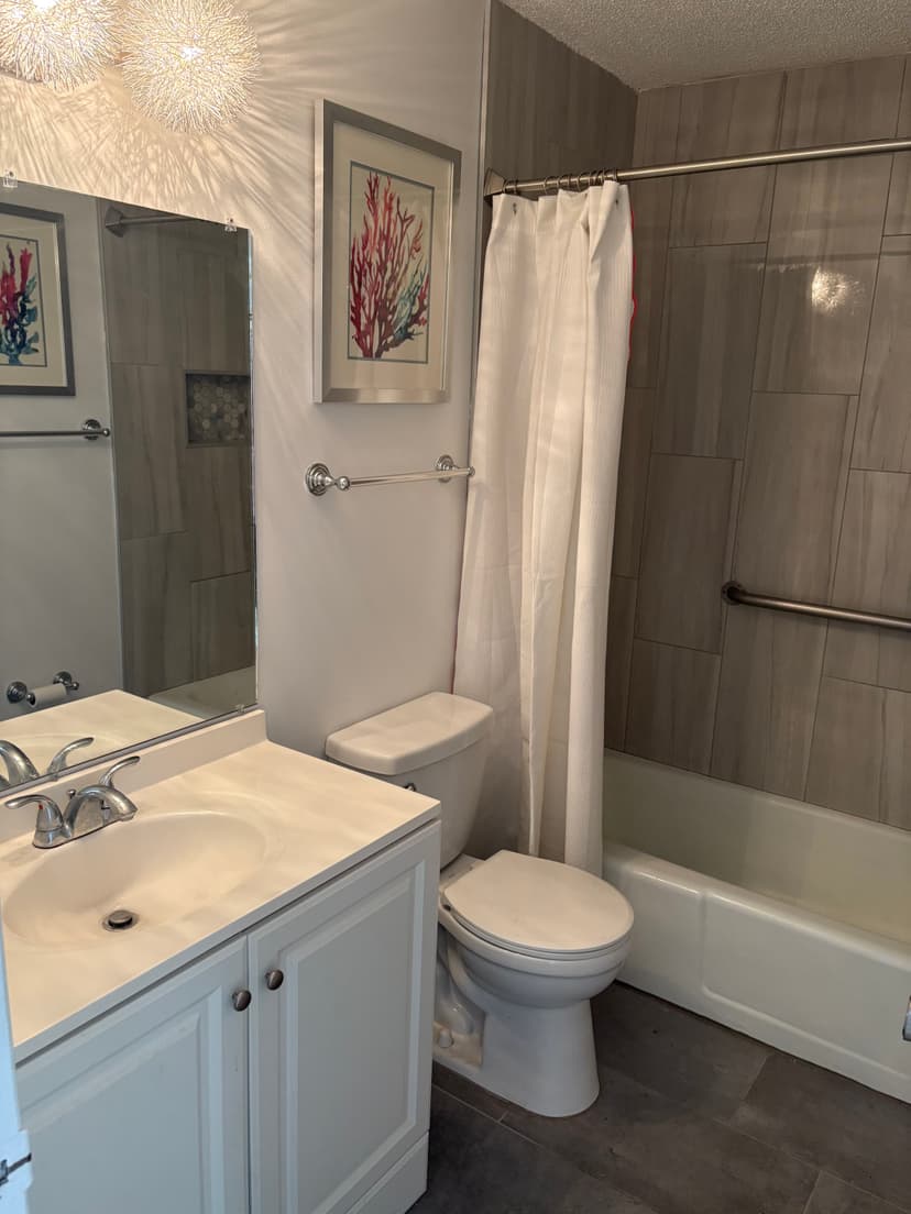 1BR/1BA Waterfront Condo - Image 9